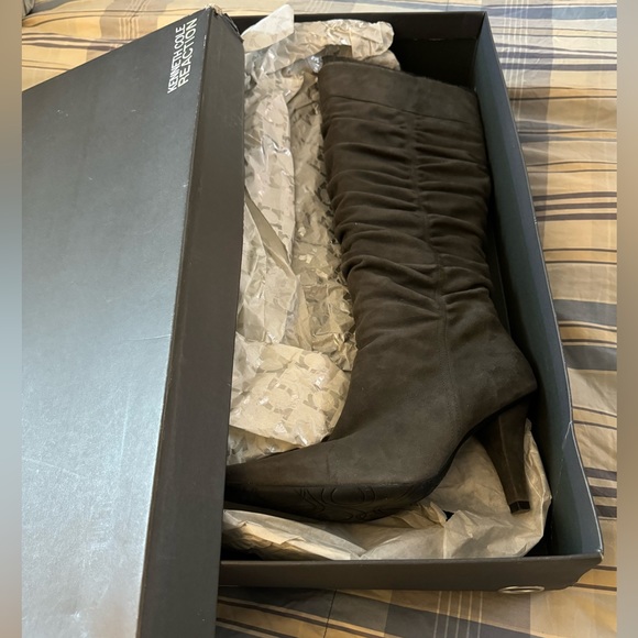NWOT Kenneth Cole Size 7 Grey suede boot - Picture 5 of 5